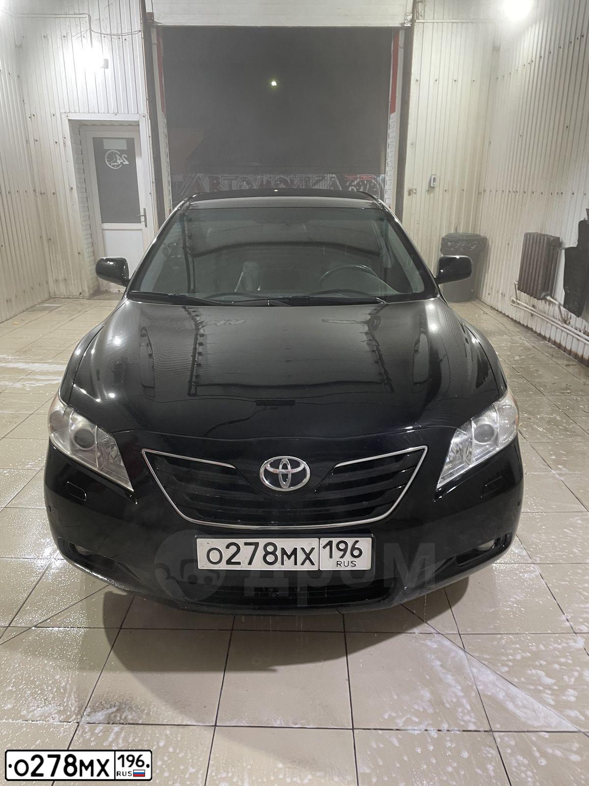 Фото автомобиля TOYOTA CAMRY, 2008 — госномер У579ХС55. Цвет: ЧЕРНЫЙ
