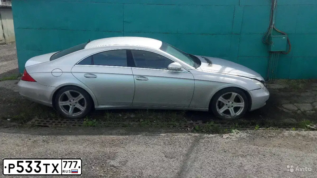 Фото автомобиля MERCEDES CLS-KLASSE, 2004 — госномер Р533ТХ777. Цвет: Серый
