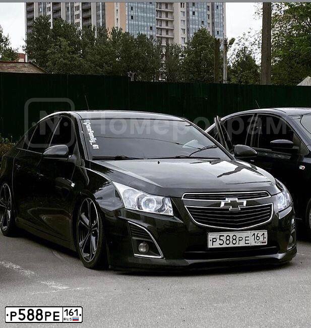 Фото автомобиля CHEVROLET CRUZE, 2012 — госномер Р588РЕ161. Цвет: ЧЕРНЫЙ МЕТАЛЛИК