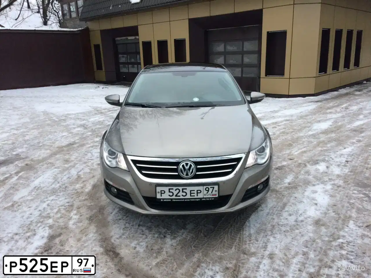 Фото автомобиля VOLKSWAGEN PASSAT, 2011 — госномер Р525ЕР97. Цвет: СЕРО-БЕЖЕВЫЙ