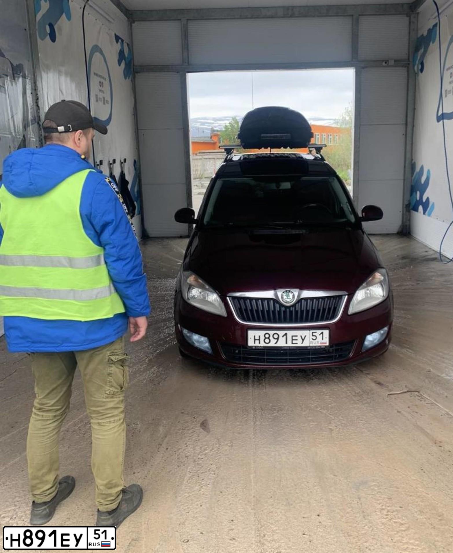 Фото автомобиля SKODA ROOMSTER, 2012 — госномер Н891ЕУ51. Цвет: ТЕМНО - БОРДОВЫЙ