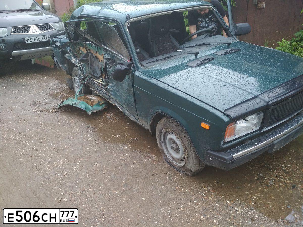 Фото автомобиля MITSUBISHI L 200, 2012 — госномер Е506СН777. Цвет: Серый