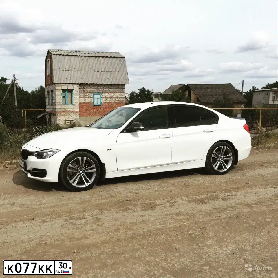 Фото автомобиля MERCEDES C-KLASSE, 2016 — госномер К077КК30. Цвет: синий