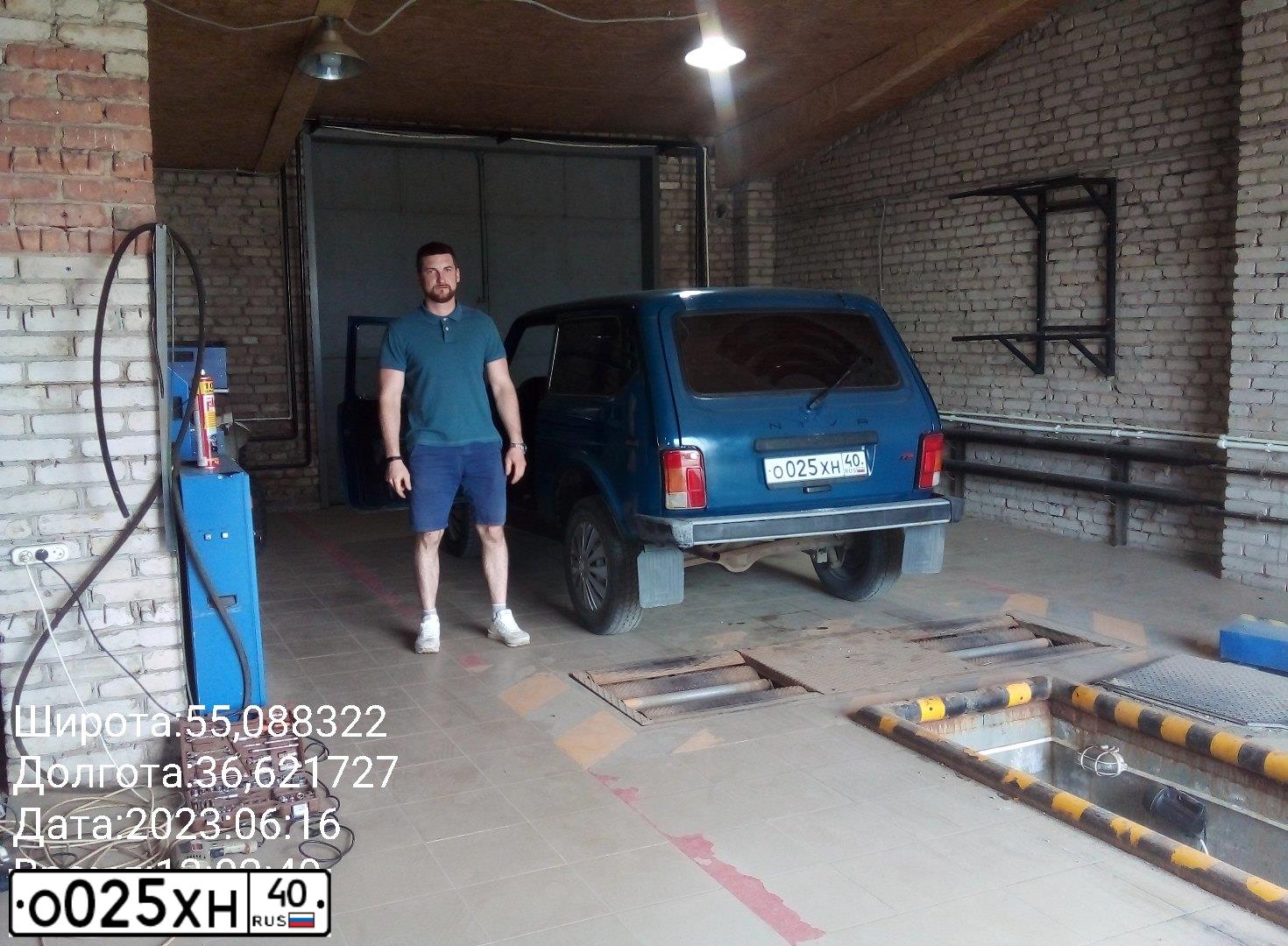 Фото автомобиля LADA 2121 NIVA, 2011 — госномер Н933СС750. Цвет: сине-зеленый