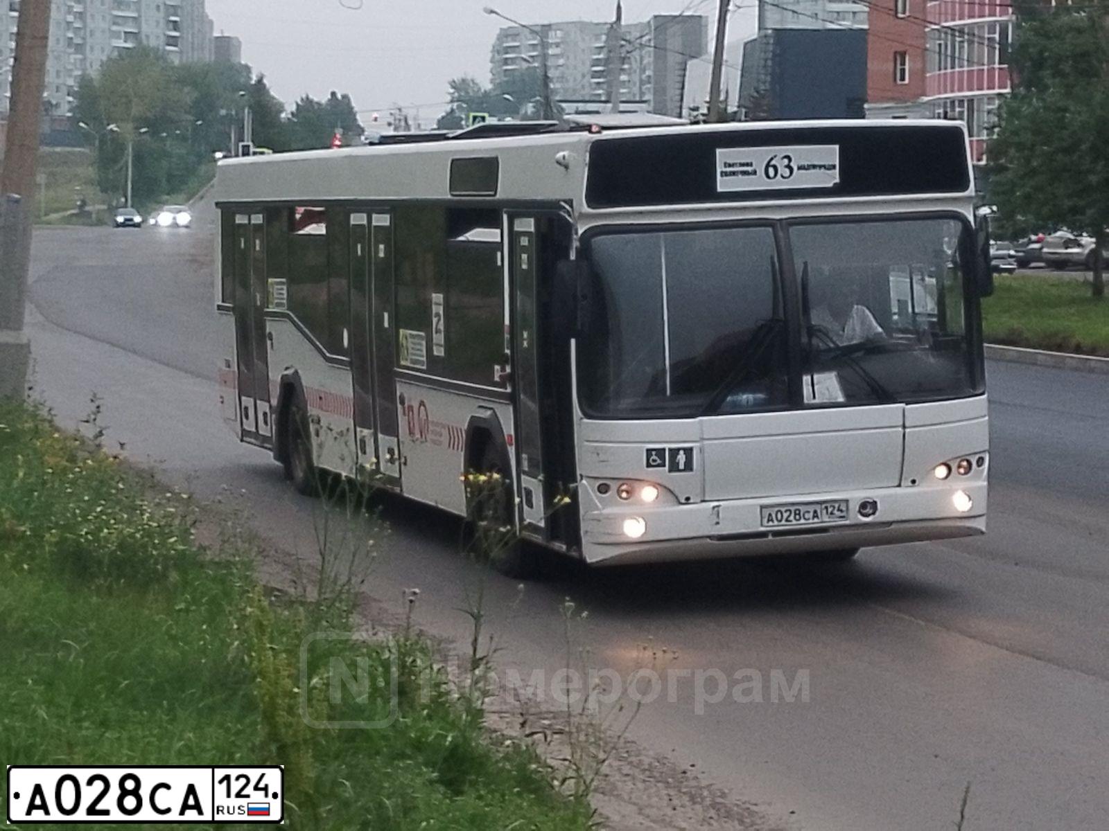 Фото автомобиля MAZ 103, 2015 — госномер А028СА124. Цвет: БЕЛЫЙ