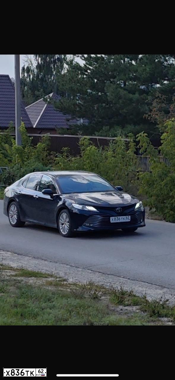 Фото автомобиля TOYOTA CAMRY, 2020 — госномер Х836ТК62. Цвет: синий