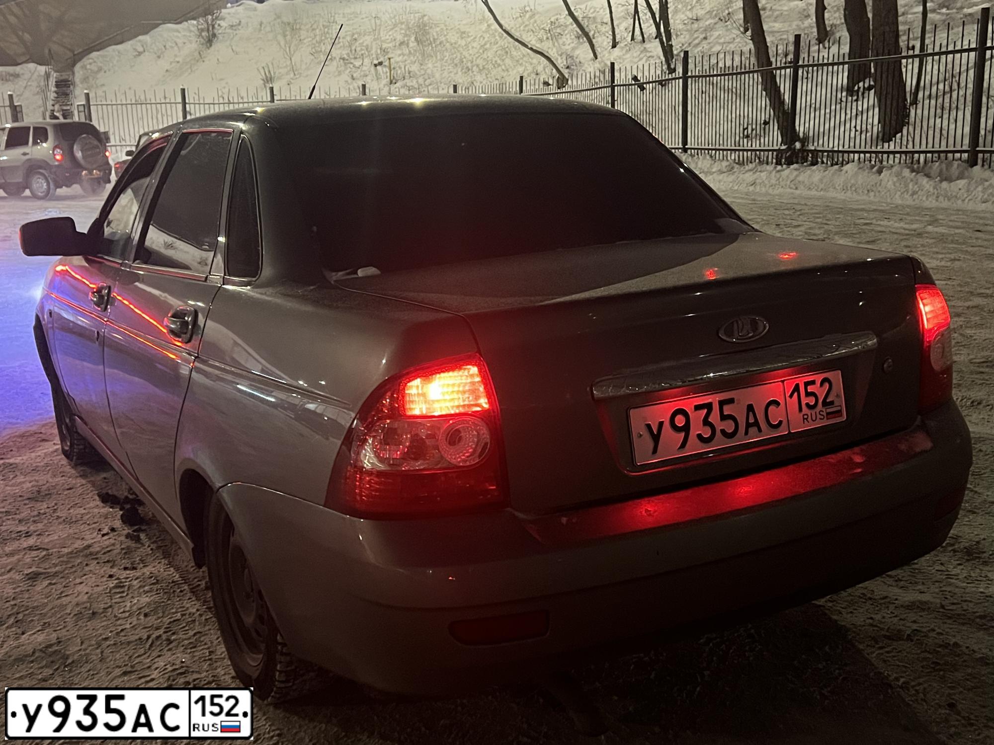 Фото автомобиля LADA 2170 PRIORA, 2011 — госномер Р137ЕК46. Цвет: СЕРО-ЗЕЛЕНЫЙ