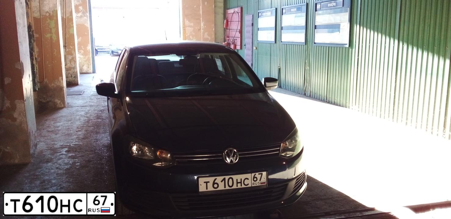 Фото автомобиля VOLKSWAGEN POLO, 2015 — госномер Т610НС67. Цвет: СИНИЙ ТЕМНЫЙ