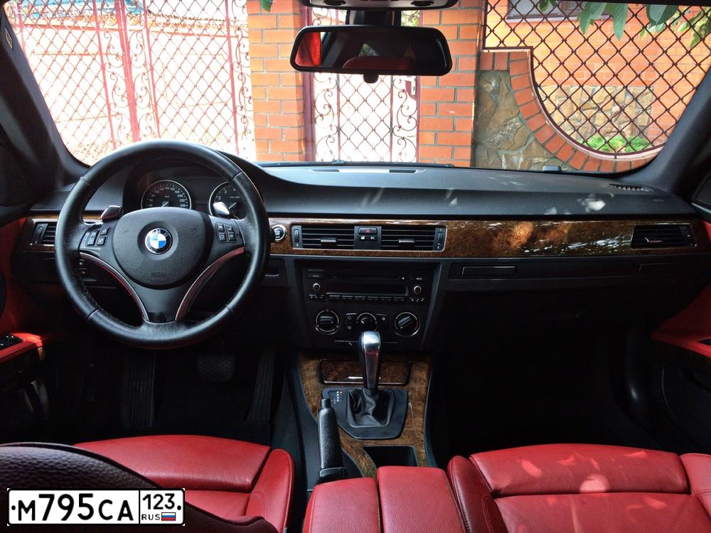 Фото автомобиля BMW W SERIE 3, 2008 — госномер М465МЕ82. Цвет: Темно-синий
