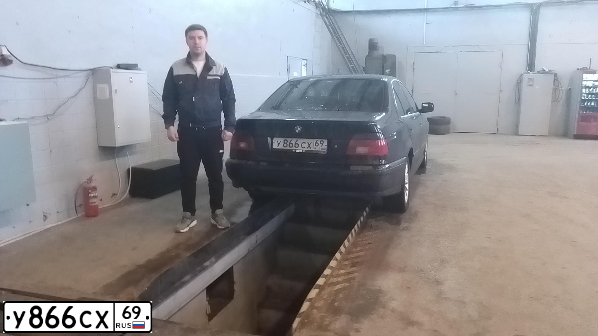 Фото автомобиля BMW SERIE 5, 2001 — госномер У396ВУ31. Цвет: ЧЕРНЫЙ