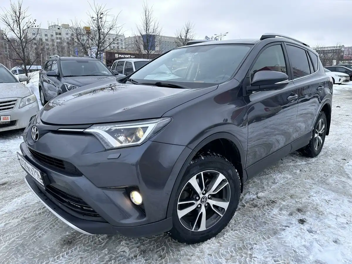 Фото автомобиля TOYOTA RAV4, 2016 — госномер О121СУ40. Цвет: СЕРЫЙ