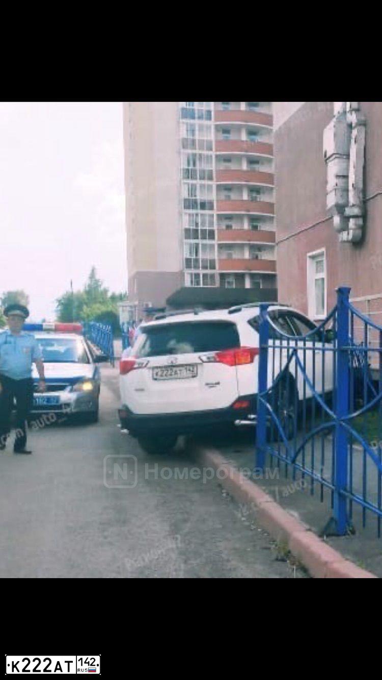 Фото автомобиля PEUGEOT 308, 2012 — госномер А809ОР122. Цвет: Белый