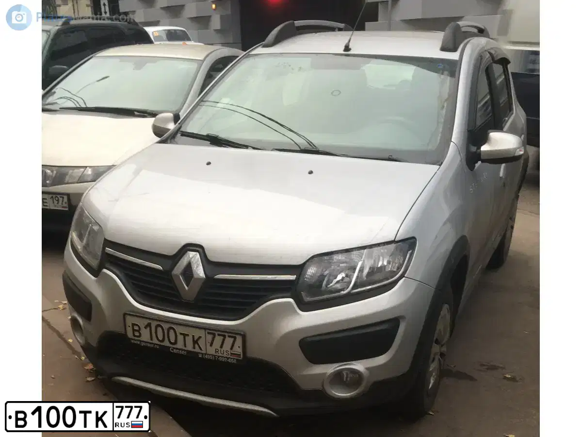 Фото автомобиля RENAULT SANDERO, 2016 — госномер В100ТК777. Цвет: СВЕТЛО-СЕРЫЙ
