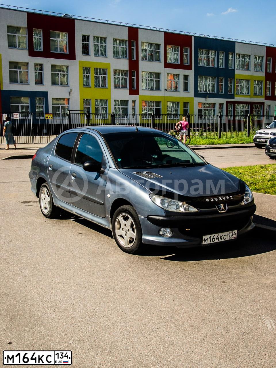 Фото автомобиля PEUGEOT 206, 2008 — госномер У975МТ47. Цвет: СЕРЫЙ