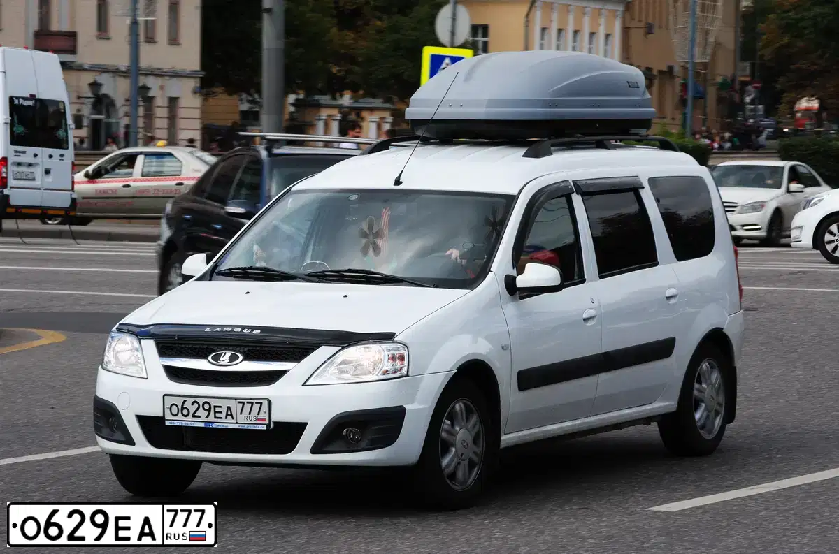 Фото автомобиля LADA LARGUS, 2014 — госномер Т711УР76. Цвет: Белый