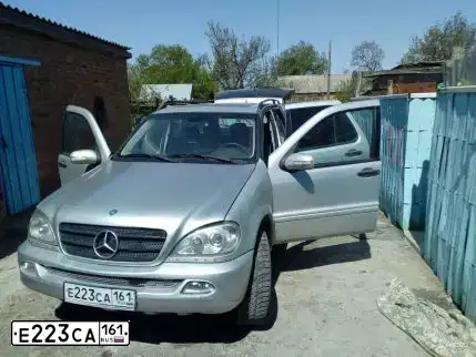Фото автомобиля MERCEDES M-KLASSE, 2002 — госномер Е223СА161. Цвет: СЕРЕБРИСТЫЙ