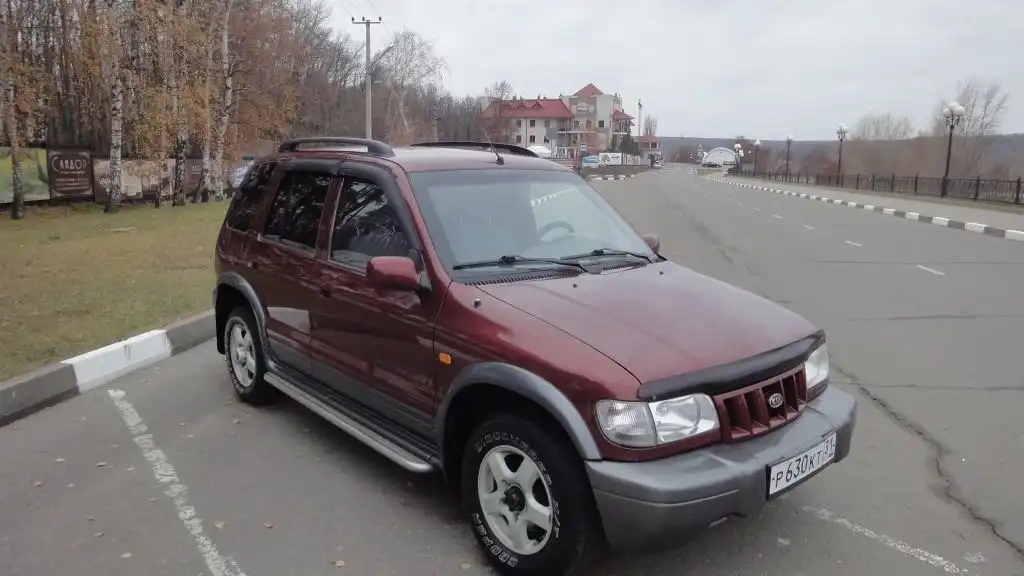 Фото автомобиля KIA SPORTAGE, 2006 — госномер Р630КР31. Цвет: БОРДОВЫЙ