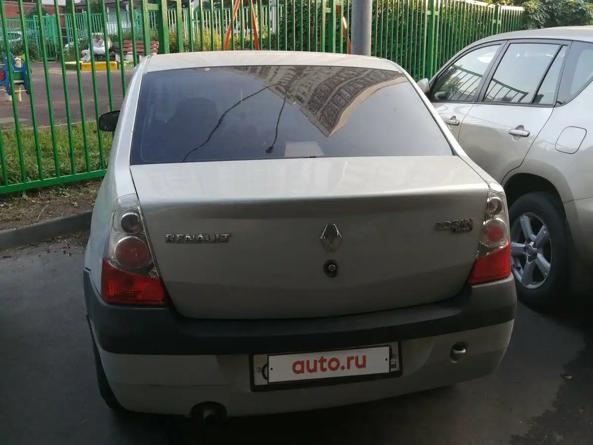 Фото автомобиля RENAULT LOGAN, 2007 — госномер Р882МР03. Цвет: СЕРЫЙ