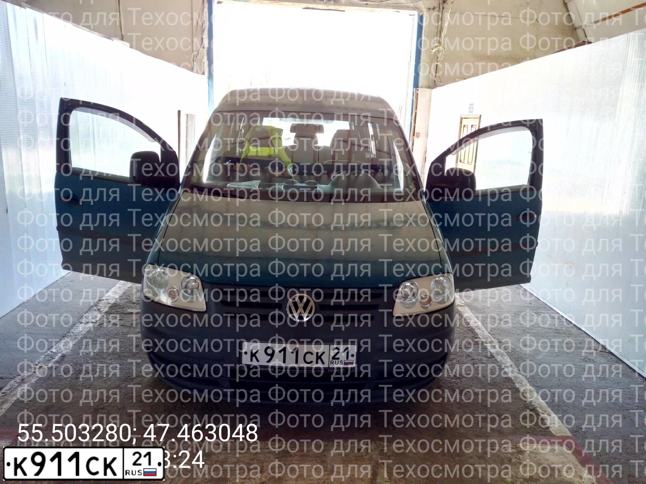 Фото автомобиля VOLKSWAGEN CADDY, 2008 — госномер Е404АО199. Цвет: ЗЕЛЕНЫЙ ТЕМНЫЙ
