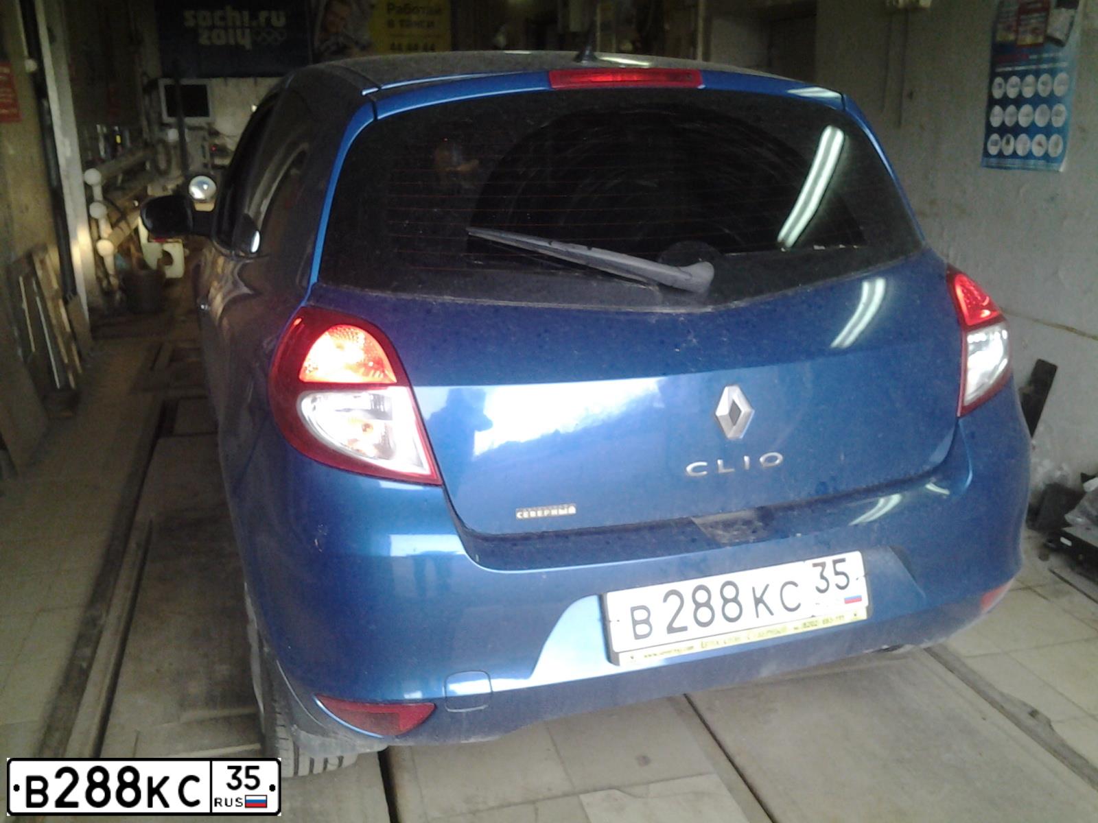Фото автомобиля RENAULT CLIO, 2010 — госномер В288КС35. Цвет: СИНЕ-ГОЛУБОЙ