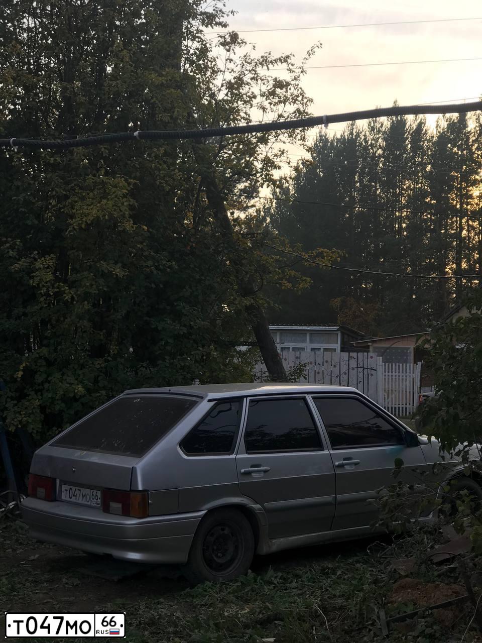 Фото автомобиля VAZ 2114 SAMARA, 2004 — госномер С499НС196. Цвет: Серебристый