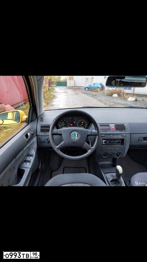 Фото автомобиля SKODA FABIA, 2001 — госномер Н817РС198. Цвет: ЖЕЛТЫЙ