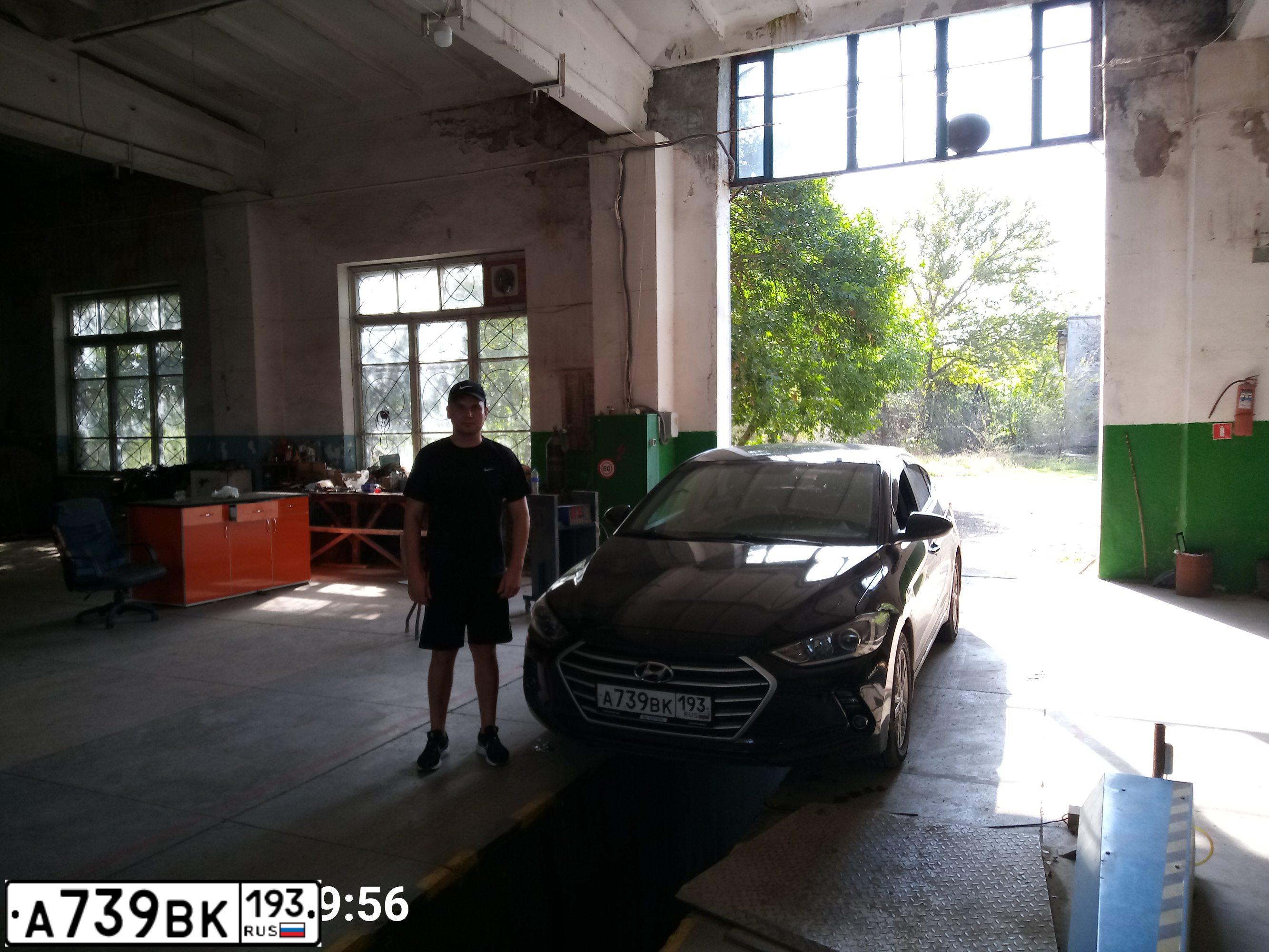 Фото автомобиля HYUNDAI ELANTRA, 2017 — госномер М600УХ82. Цвет: ЧЕРНЫЙ