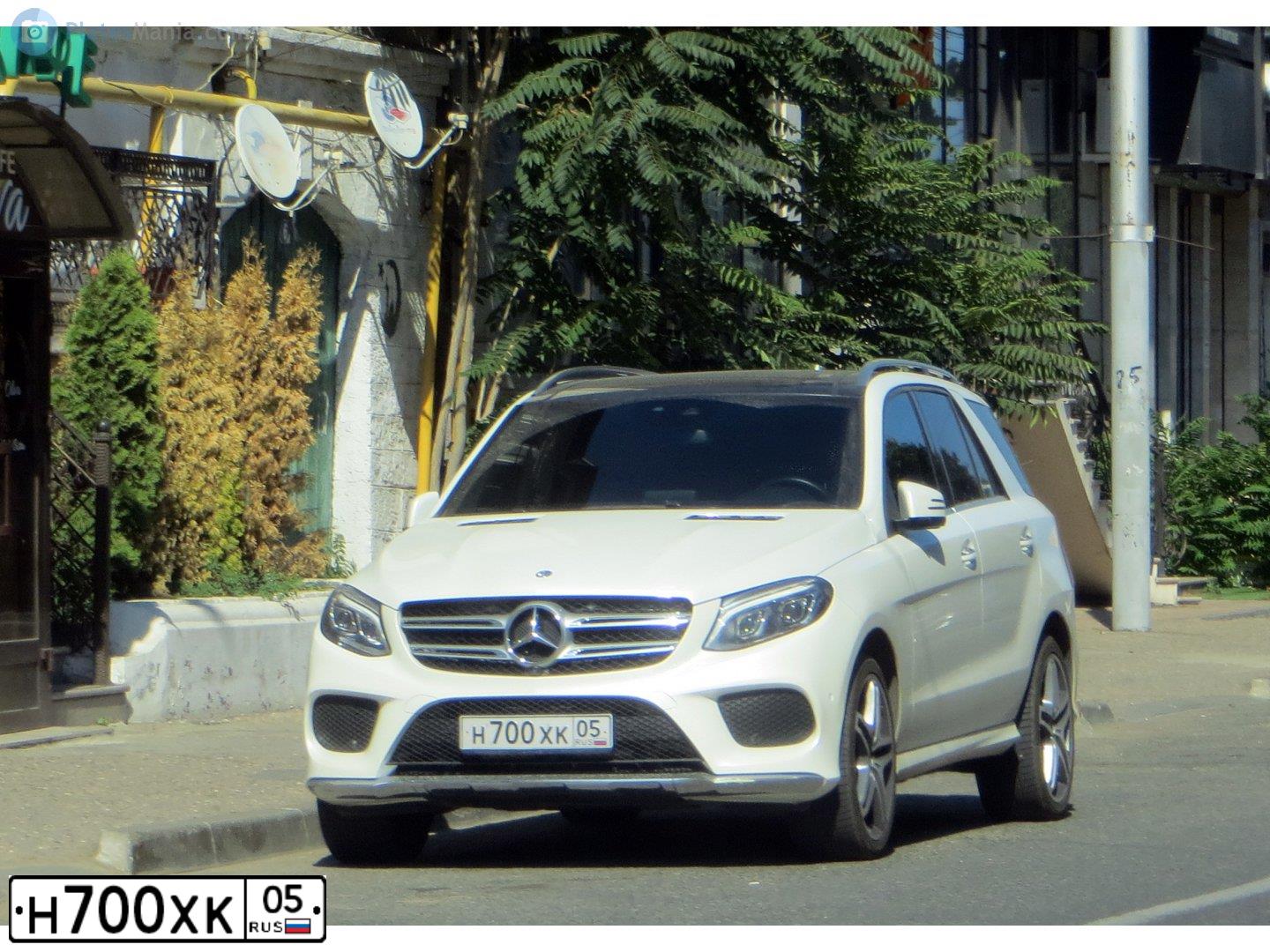 Фото автомобиля MERCEDES GLE-KLASSE, 2016 — госномер Н700ХК05. Цвет: БЕЛЫЙ