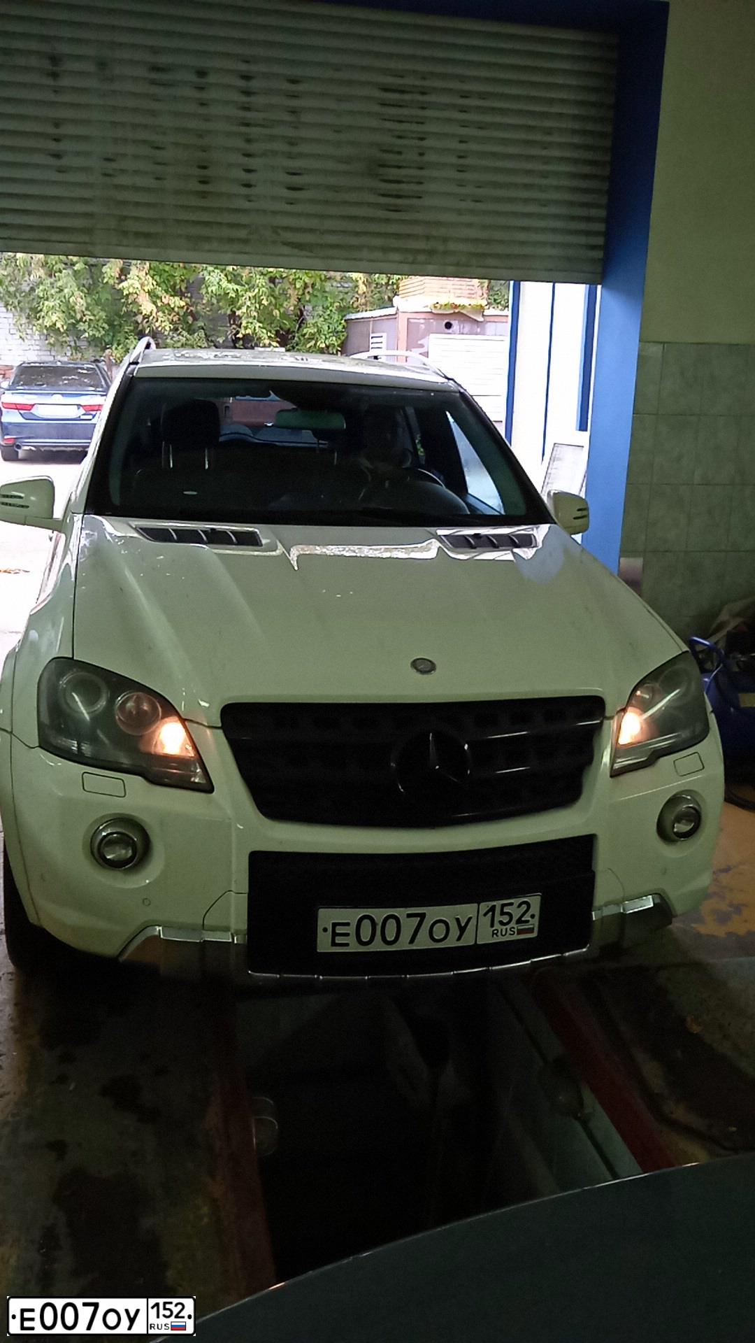 Фото автомобиля MERCEDES M-KLASSE, 2007 — госномер Е007ОУ152. Цвет: БЕЛЫЙ