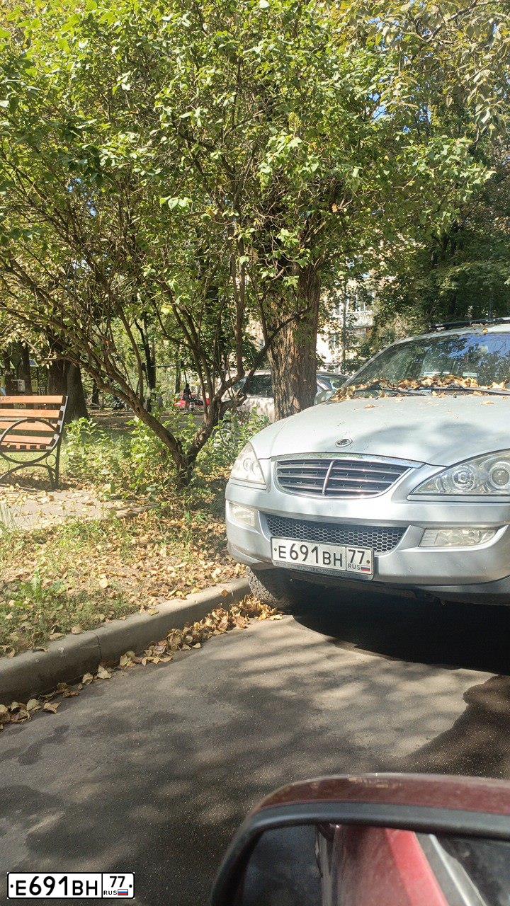 Фото автомобиля LADA 2108 SAMARA, 1994 — госномер Е691ВН77. Цвет: ВИШНЕВЫЙ