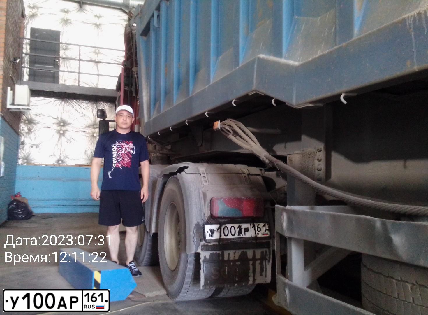 Фото автомобиля СКАНИЯ P440CA6X4HSZ, 2013 — госномер У422ЕТ761. Цвет: Красный
