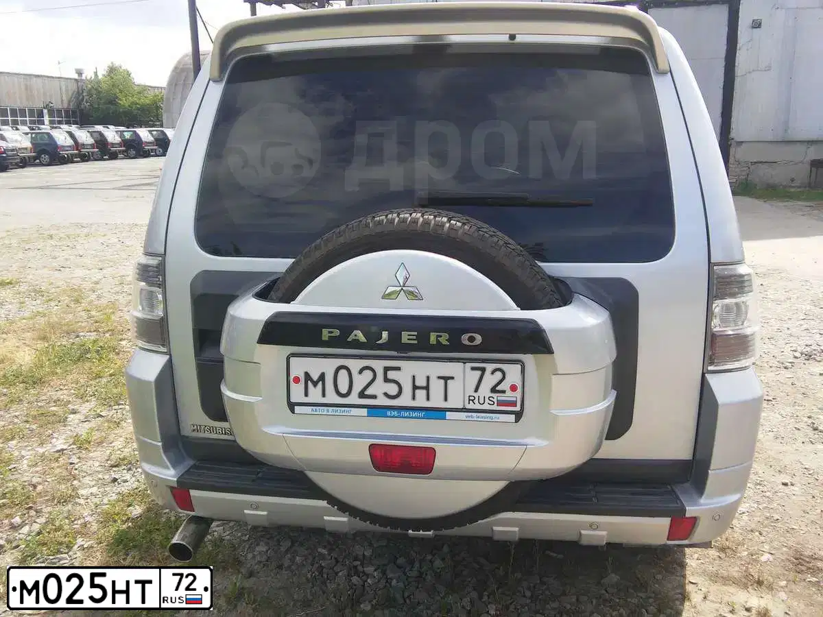 Фото автомобиля MITSUBISHI PAJERO, 2010 — госномер Х002НС56. Цвет: Серебристый
