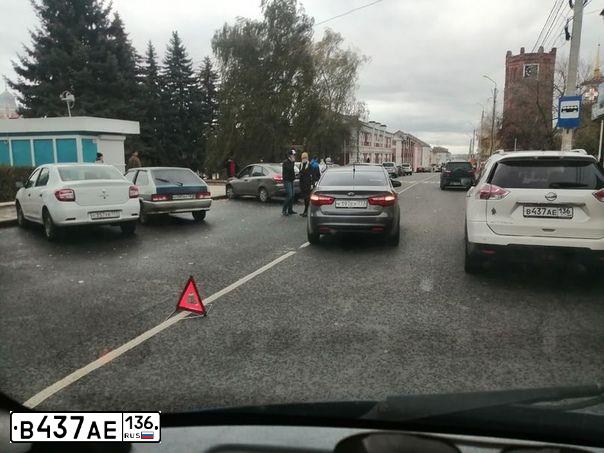 Фото автомобиля NISSAN X-TRAIL, 2014 — госномер У624СВ48. Цвет: Белый