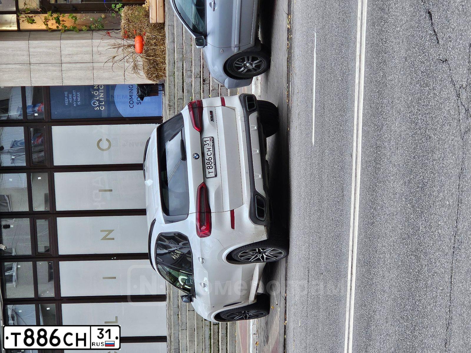 Фото автомобиля BMW X5, 2020 — госномер Т886СН31. Цвет: БЕЛЫЙ МЕТАЛЛИК