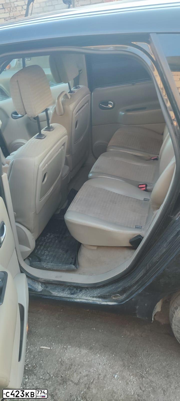 Фото автомобиля RENAULT MEGANE /GRAND/ SCENIC, 2004 — госномер С423КВ774. Цвет: ЧЕРНЫЙ