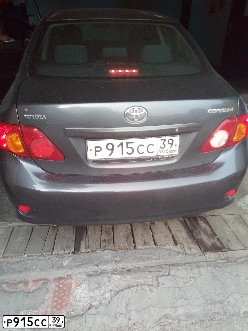 Фото автомобиля TOYOTA COROLLA, 2008 — госномер Р915СС39. Цвет: СЕРЫЙ