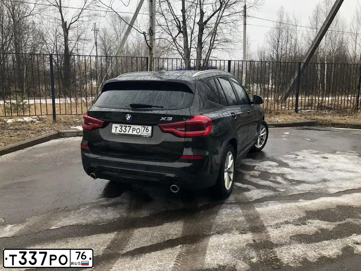 Фото автомобиля BMW X3, 2018 — госномер В799ХО799. Цвет: Коричневый