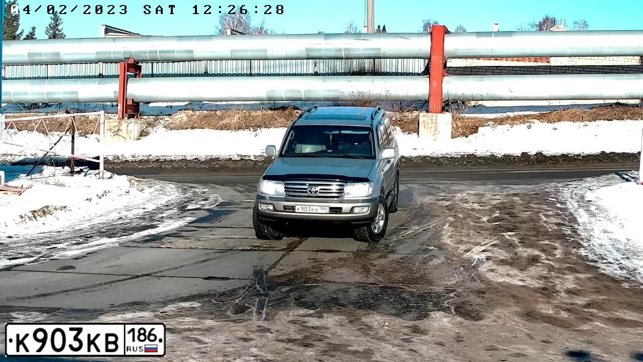 Фото автомобиля TOYOTA LANDCRUISER, 2006 — госномер Е291КВ774. Цвет: Серебристый