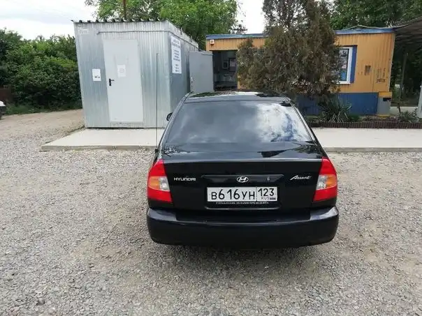 Фото автомобиля TAGAZ ACCENT, 2005 — госномер Е587УС97. Цвет: ЧЕРНЫЙ