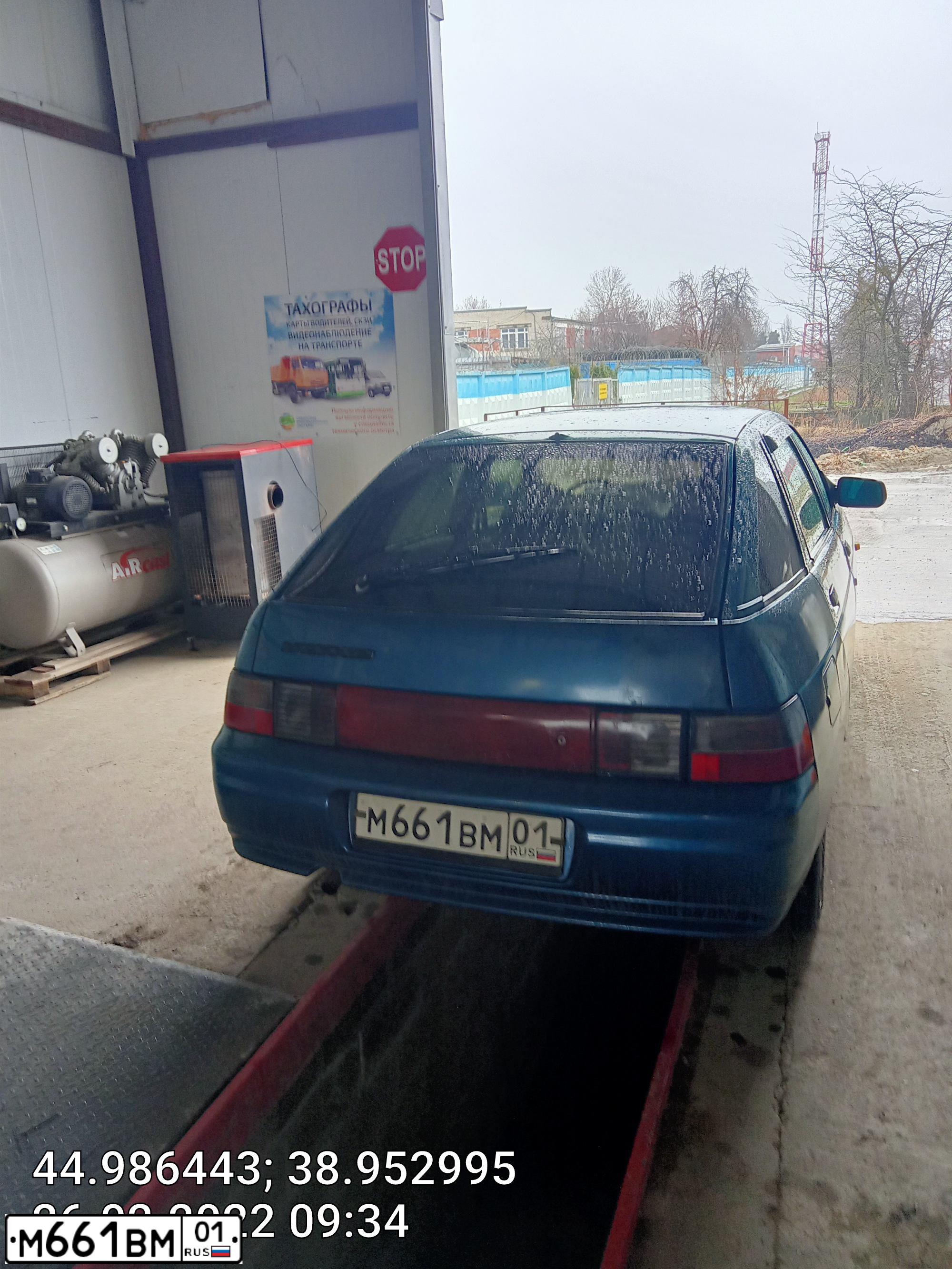 Фото автомобиля LADA 2112 LADA, 2004 — госномер М661ВМ01. Цвет: СИНЕ - ЗЕЛЕНЫЙ
