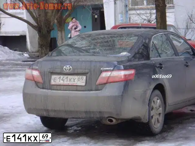 Фото автомобиля TOYOTA CAMRY, 2008 — госномер Е141КХ69. Цвет: ЧЕРНЫЙ