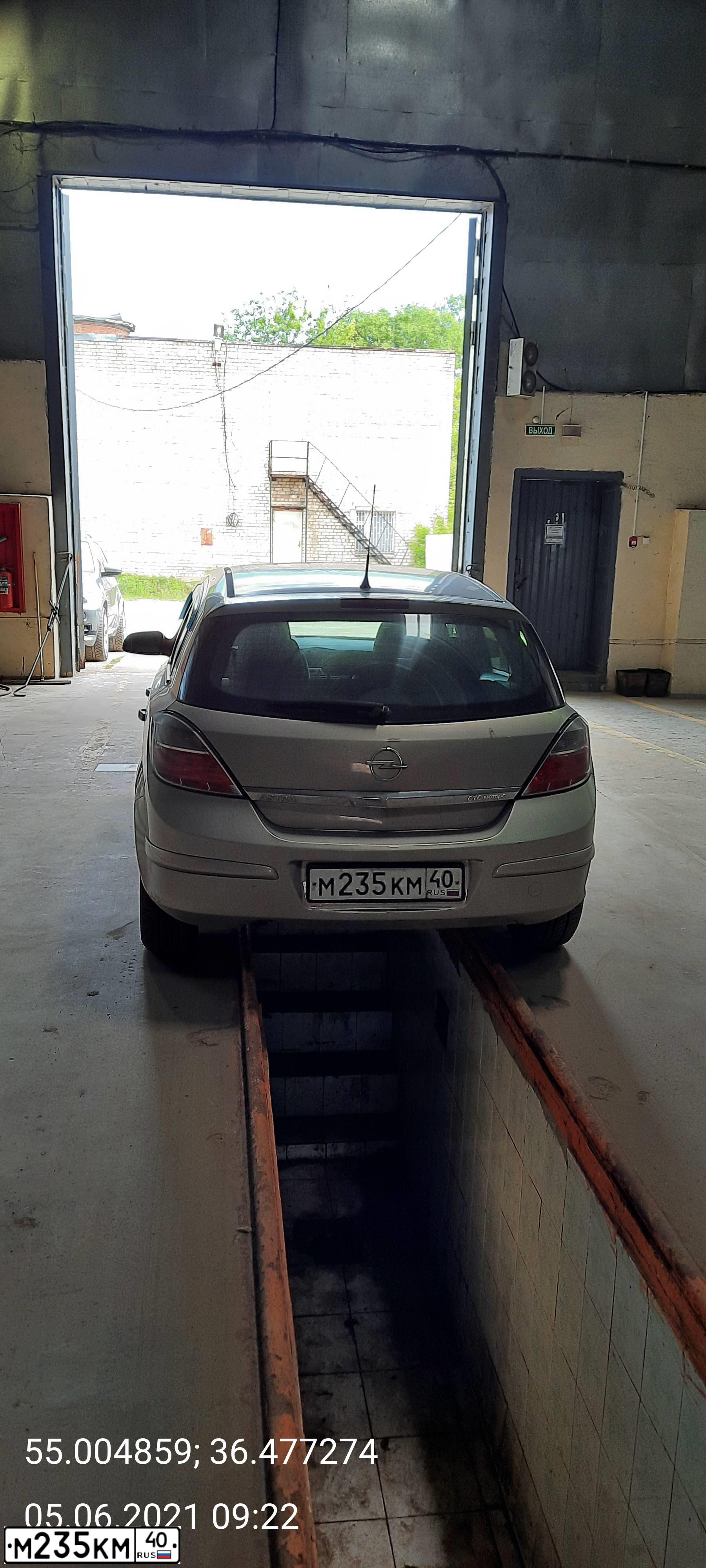Фото автомобиля OPEL ASTRA, 2008 — госномер М235КМ40. Цвет: БЕЖЕВЫЙ