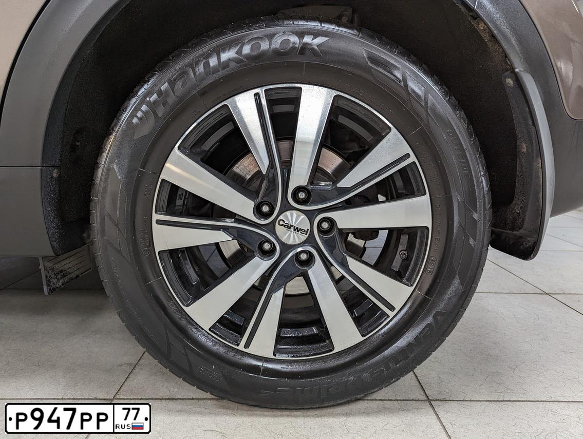 Фото автомобиля KIA SPORTAGE, 2017 — госномер Р947РР77. Цвет: Коричневый