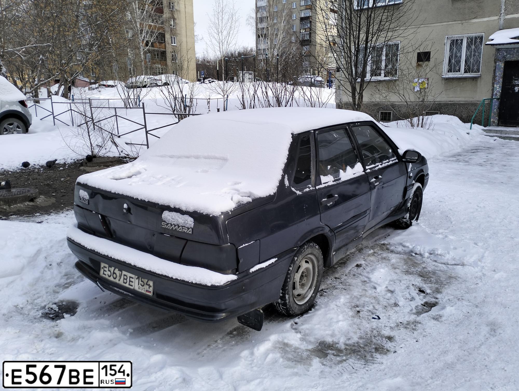 Фото автомобиля LADA 2115 SAMARA, 2006 — госномер Е567ВЕ154. Цвет: ГРАФИТОВЫЙ МЕТАЛЛИК