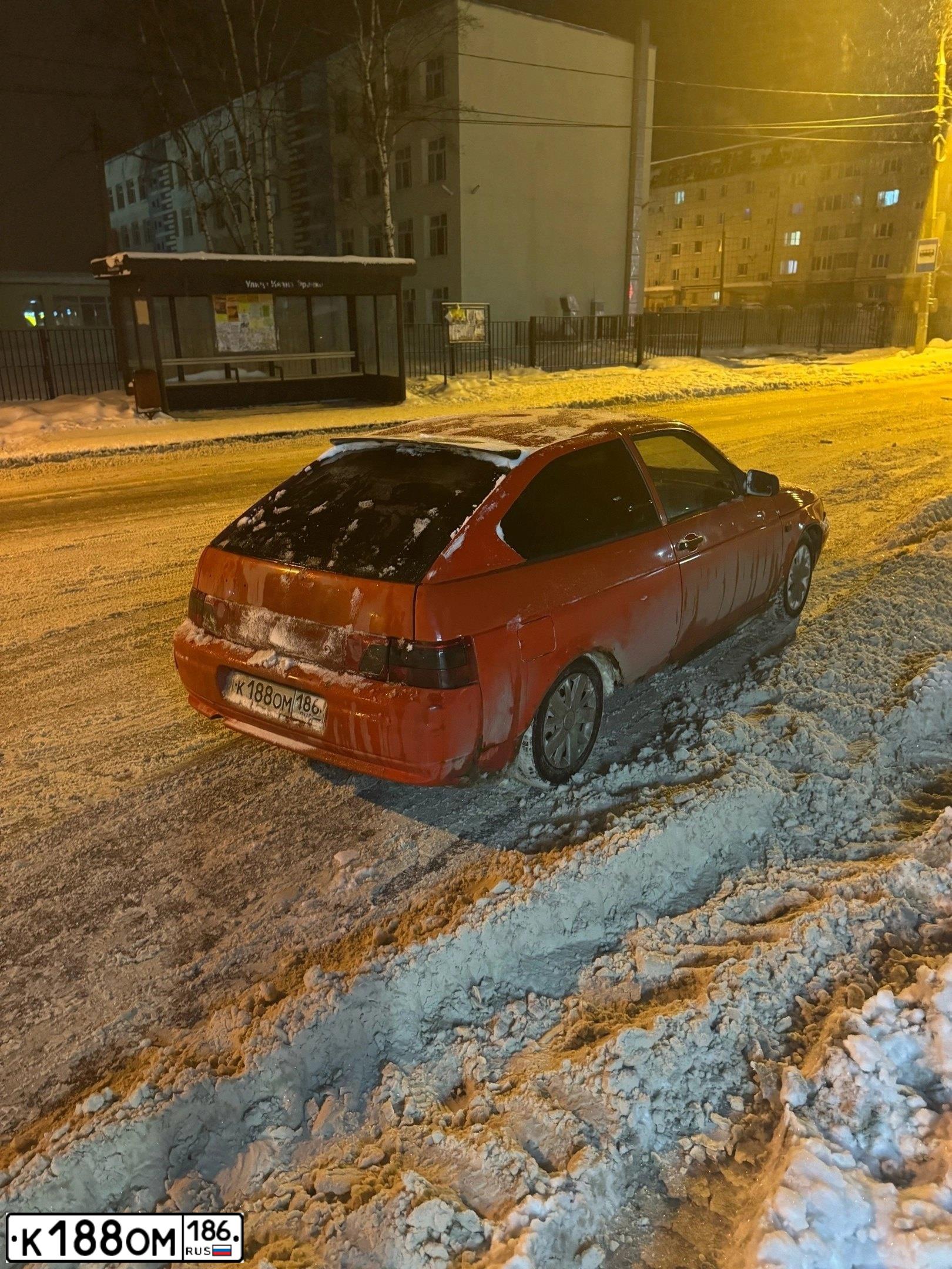 Фото автомобиля LADA 2112, 2007 — госномер Т076ОО96. Цвет: Красный