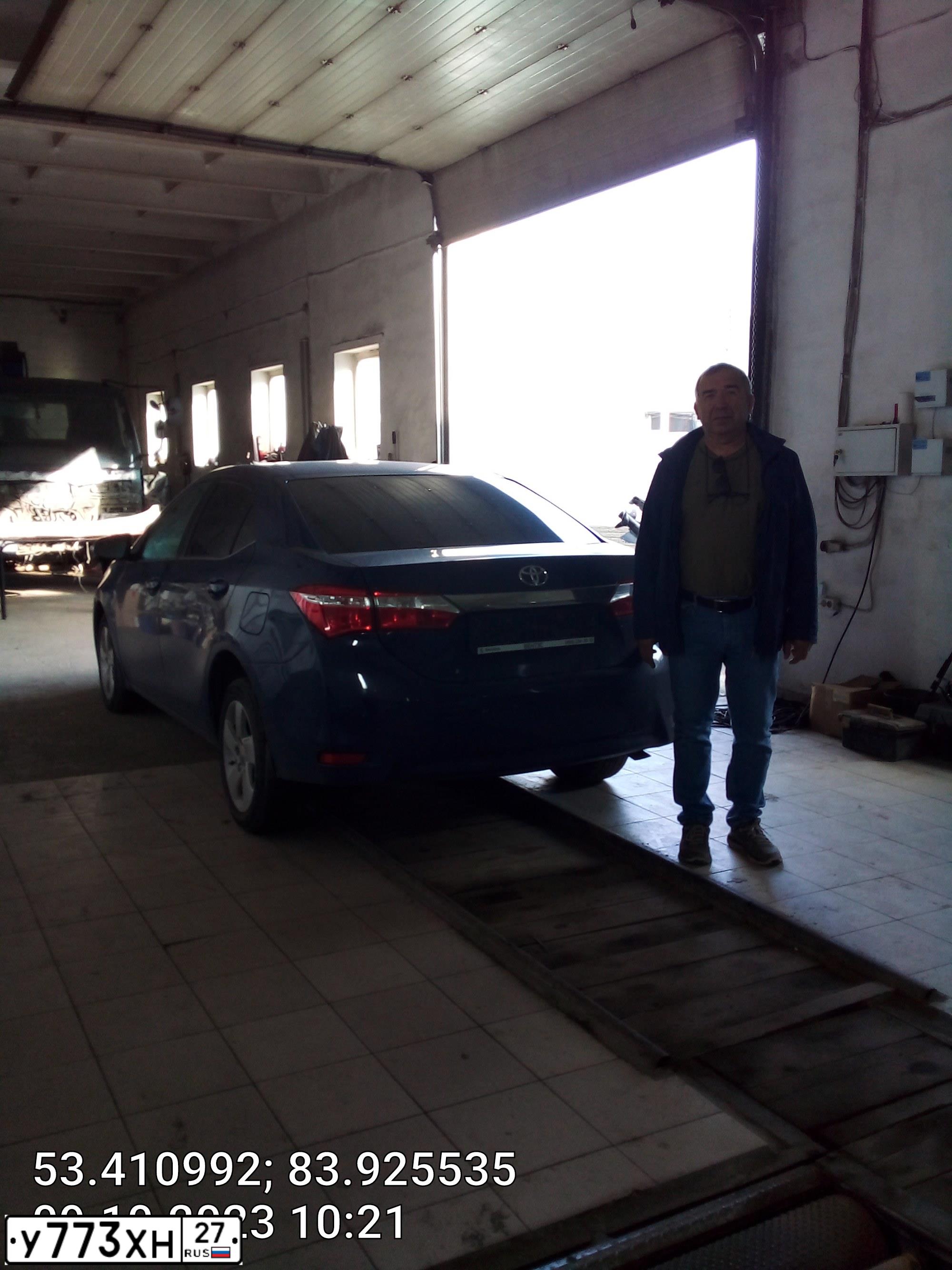 Фото автомобиля TOYOTA COROLLA, 2013 — госномер Т422ЕА04. Цвет: синий
