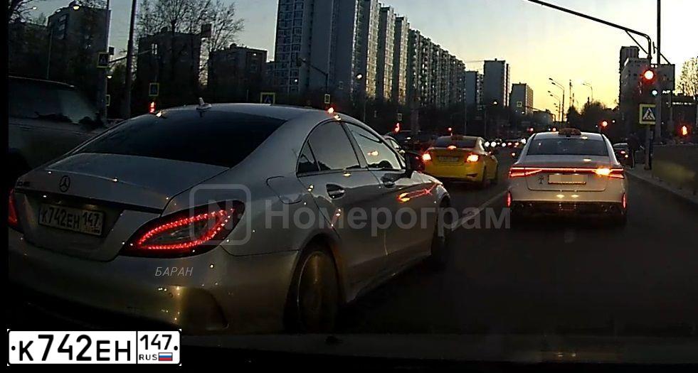 Фото автомобиля МЕРСЕДЕС-БЕНЦ CLS400, 2016 — госномер К742ЕН147. Цвет: СЕРЫЙ