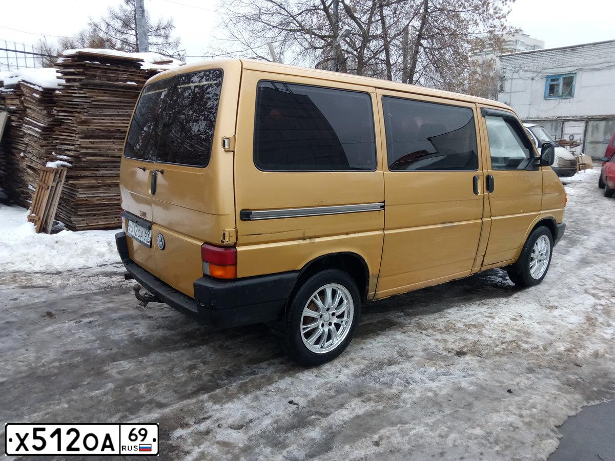Фото автомобиля VOLKSWAGEN CARAVELLE, 1994 — госномер Х512ОА69. Цвет: ЖЁЛТЫЙ