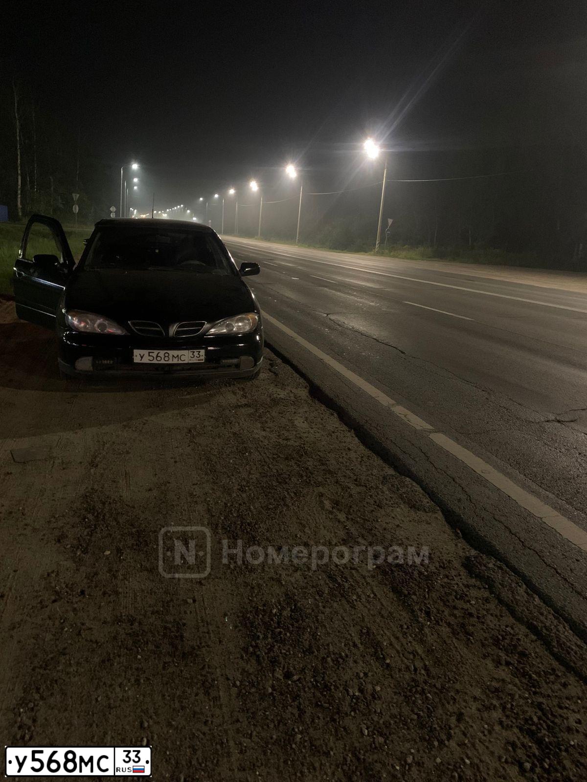Фото автомобиля NISSAN PRIMERA, 2000 — госномер У568МС33. Цвет: ЧЕРНЫЙ