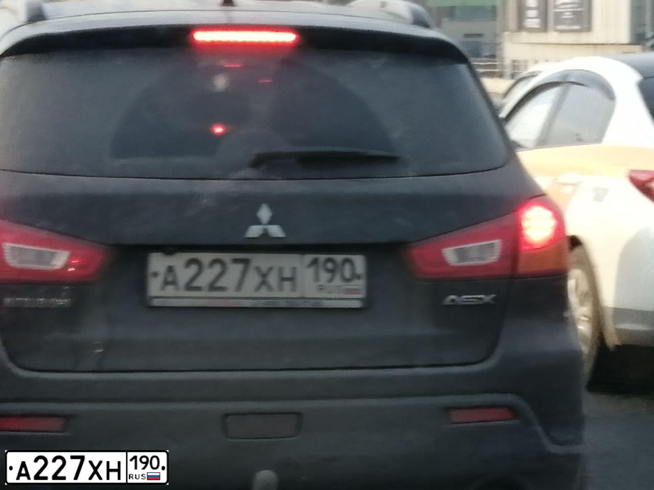 Фото автомобиля AUDI A4, 2019 — госномер О233ТР716. Цвет: Белый